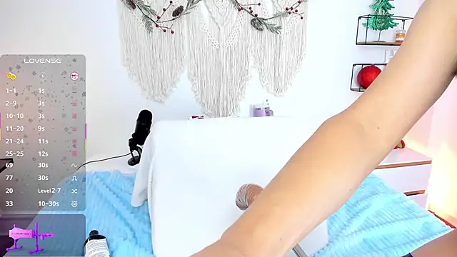 evaa rose online show from December 14, 2:00 pm