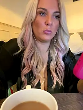 Bustyblondebabe32 online show from November 7, 9:26 pm