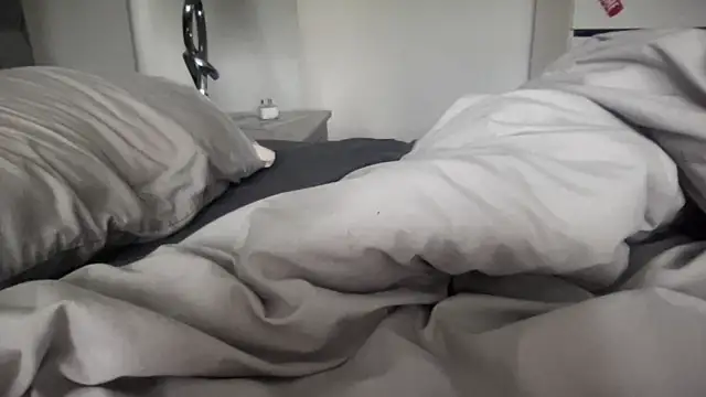 Bustyblondebabe32 online show from March 27, 7:36 am