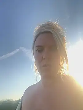 Snapshot of Bustyblondebabe32 chatting on July 9, 7:07 pm Bustyblondebabe32 online show from July 9, 7:07 pm
