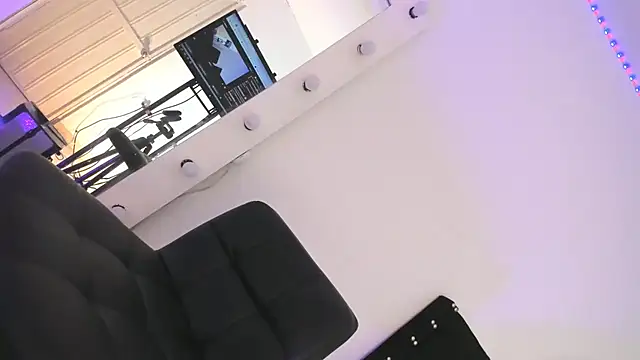 MistressMichell online show from April 19, 8:46 am