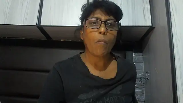 MsAttitude online show from December 5, 8:01 am