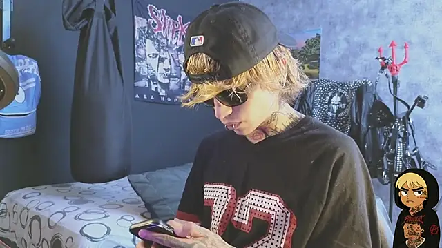 AcidMilo online show from November 10, 8:19 pm