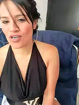 Snapshot of zhayra_rose chatting on December 14, 4:20 pm zhayra rose online show from December 14, 4:20 pm