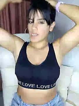 Snapshot of zhayra_rose chatting on January 14, 3:01 am zhayra rose online show from January 14, 3:01 am