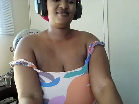 Snapshot of Charlie-Crawford chatting on June 15, 7:10 am Charlie-Crawford online show from June 15, 7:10 am