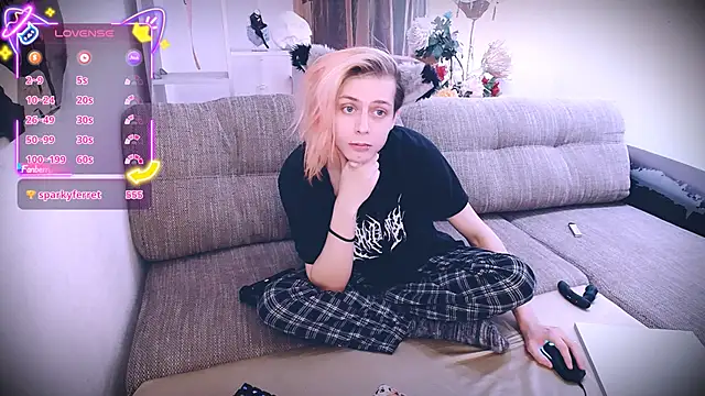 Littlepinkcat online show from November 29, 8:17 am