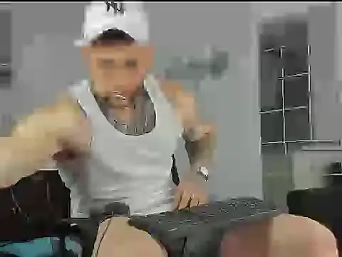  jamesleandros1 online show from December 2, 9:28 pm