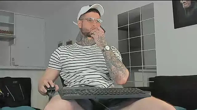  jamesleandros1 online show from January 6, 10:05 pm