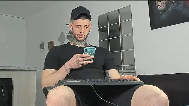  jamesleandros1 online show from January 15, 2:06 am