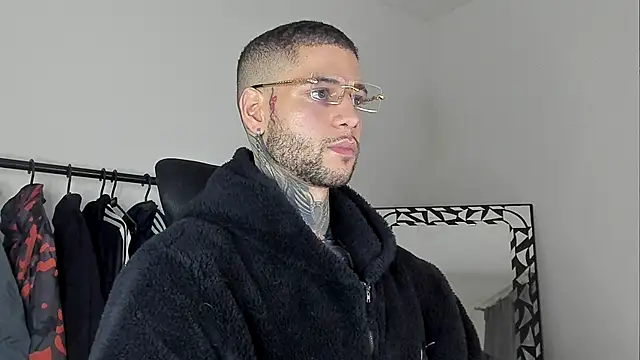  jamesleandros1 online show from November 9, 2:10 am