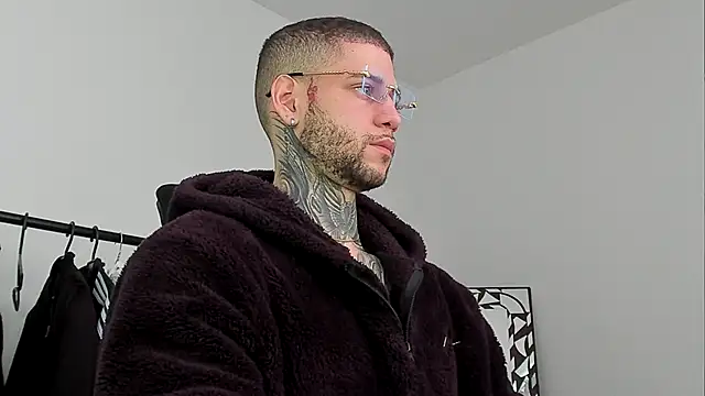  jamesleandros1 online show from November 12, 12:27 pm