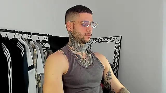  jamesleandros1 online show from November 26, 4:41 pm