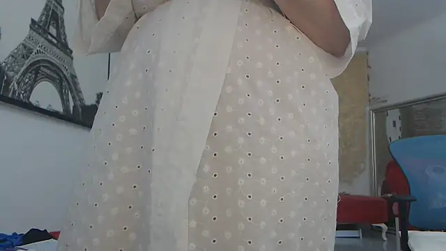 Snapshot of AnnaBellaLuckyXOXO chatting on July 19, 9:13 am AnnaBellaLuckyXOXO online show from July 19, 9:13 am