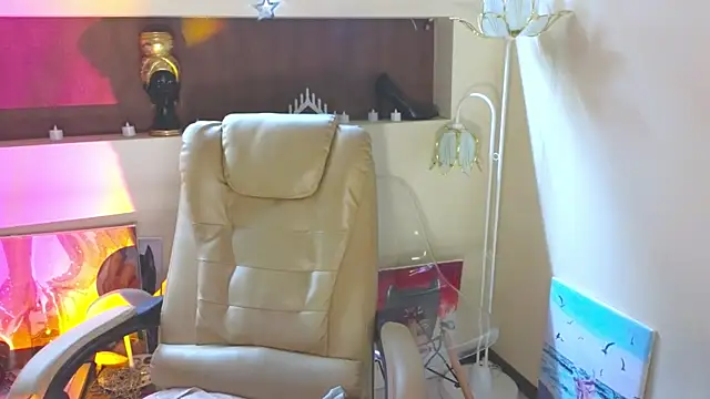Snapshot of Malika_uAngel chatting on April 1, 12:44 am Malika uAngel online show from April 1, 12:44 am