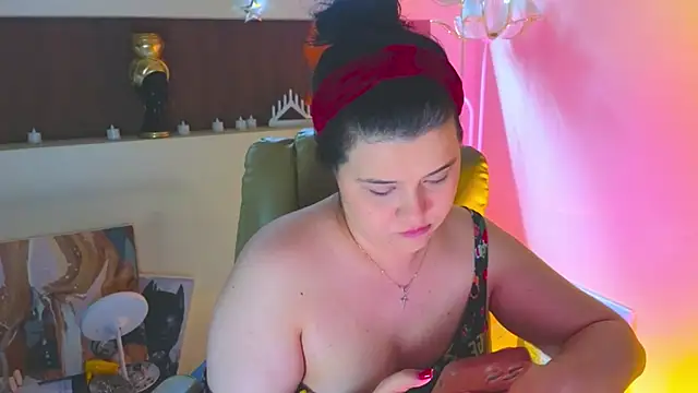Snapshot of Malika_uAngel chatting on April 13, 6:24 pm Malika uAngel online show from April 13, 6:24 pm