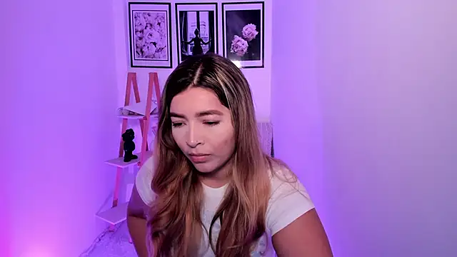 sofihill01 online show from October 7, 7:22 pm
