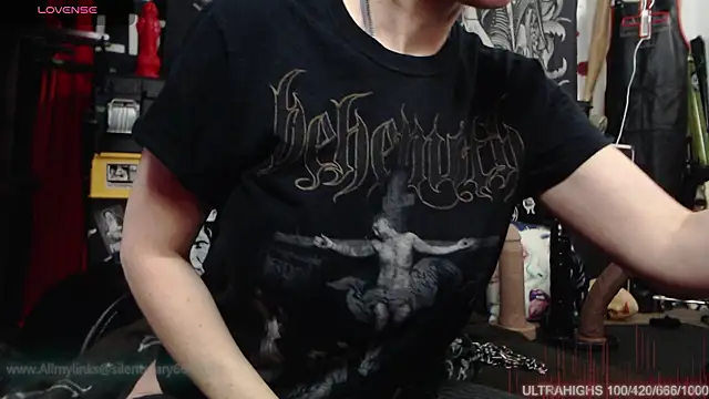 Silentmary online show from December 14, 1:17 am