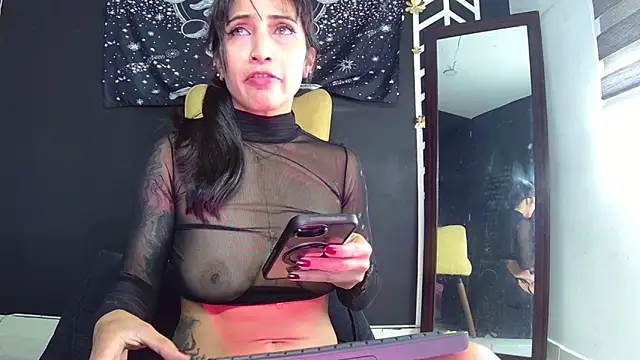 EvangelineCors online show from April 18, 6:45 pm