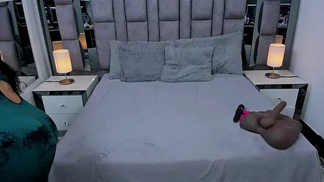 EMMAHILL1 online show from December 1, 11:15 am