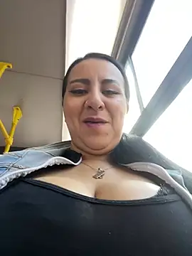 Abril Luv online show from February 6, 12:05 pm
