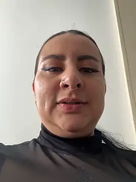 Abril Luv online show from February 17, 1:18 pm