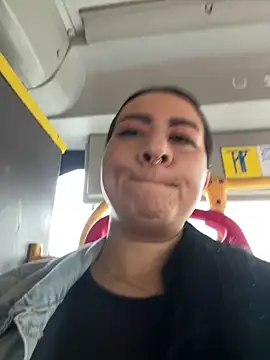 Abril Luv online show from March 11, 12:11 pm