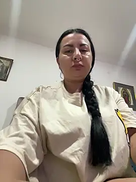 Snapshot of Abril_Luv chatting on June 15, 12:35 am Abril Luv online show from June 15, 12:35 am