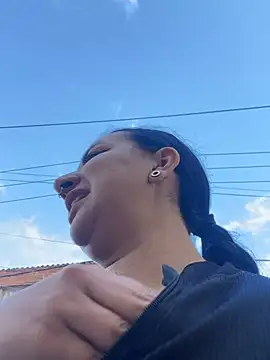 Snapshot of Abril_Luv chatting on June 20, 1:03 pm Abril Luv online show from June 20, 1:03 pm