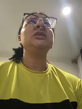 Snapshot of Abril_Luv chatting on June 22, 3:25 am Abril Luv online show from June 22, 3:25 am