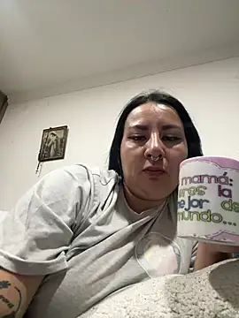 Snapshot of Abril_Luv chatting on July 1, 1:07 am Abril Luv online show from July 1, 1:07 am