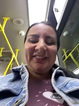 Snapshot of Abril_Luv chatting on July 8, 1:32 am Abril Luv online show from July 8, 1:32 am