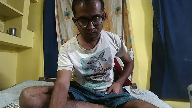 Snapshot of Cute_boy2000 chatting on December 22, 12:16 pm Cute boy2000 online show from December 22, 12:16 pm