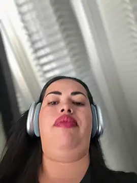 andra rose online show from April 13, 3:06 pm