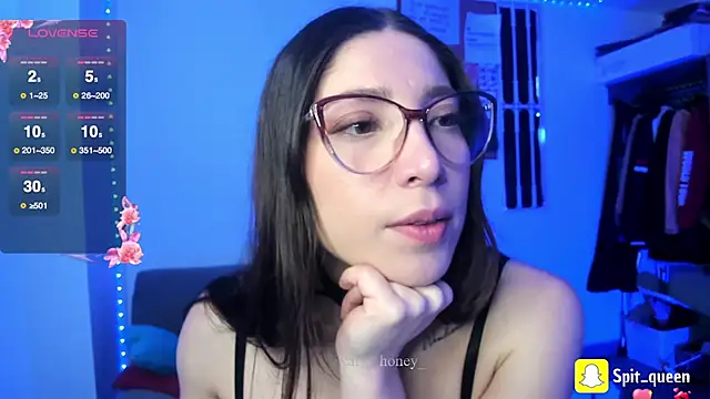 Spit queen online show from May 19, 1:39 pm