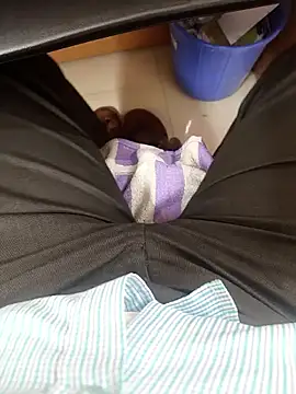 Snapshot of adicma123 chatting on February 6, 7:12 am adicma123 online show from February 6, 7:12 am