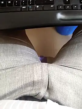 Snapshot of adicma123 chatting on February 12, 7:14 am adicma123 online show from February 12, 7:14 am