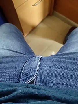 adicma123 online show from March 27, 6:52 am