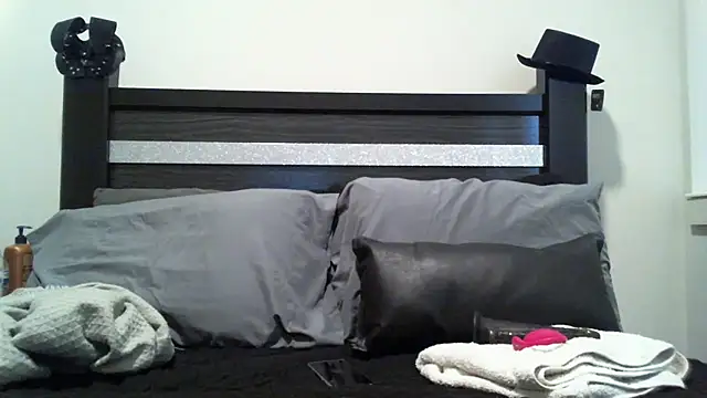 Snapshot of lofibunni chatting on February 12, 6:03 pm lofibunni online show from February 12, 6:03 pm