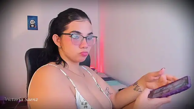 Snapshot of victoriaasaenz_ chatting on January 17, 12:59 am victoriaasaenz online show from January 17, 12:59 am