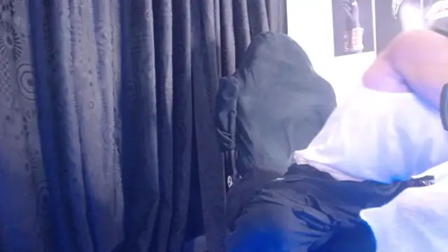 AlbertBernal69 online show from October 19, 3:40 am