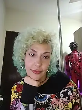 Snapshot of MariLouM chatting on July 6, 1:02 am MariLouM online show from July 6, 1:02 am