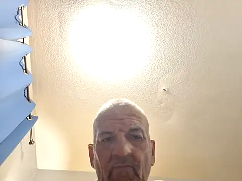 Snapshot of bigmack8810 chatting on October 29, 9:00 am bigmack8810 online show from October 29, 9:00 am