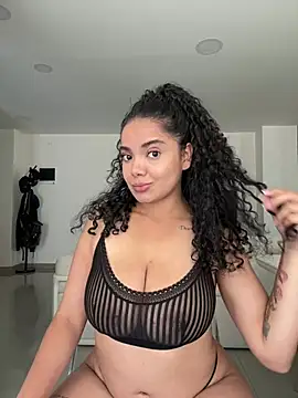 Mariecurl online show from March 7, 6:05 pm