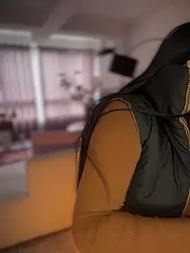 Insane Issa online show from December 6, 7:56 pm