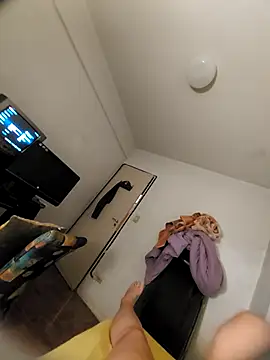 hotbiabrazil online show from December 15, 3:11 am