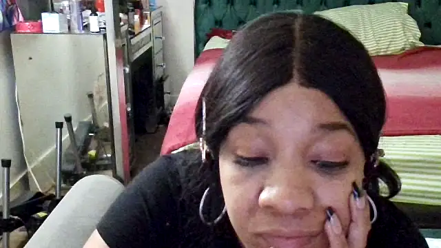 Snapshot of YasmineMinaj chatting on October 31, 3:29 am YasmineMinaj online show from October 31, 3:29 am