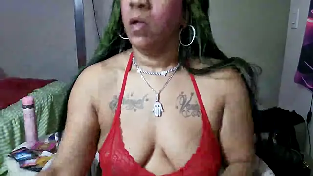 Snapshot of YasmineMinaj chatting on November 18, 2:06 am YasmineMinaj online show from November 18, 2:06 am