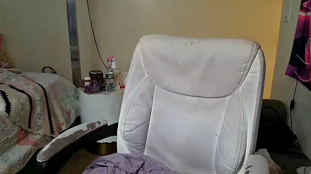 Snapshot of YasmineMinaj chatting on November 25, 1:33 pm YasmineMinaj online show from November 25, 1:33 pm