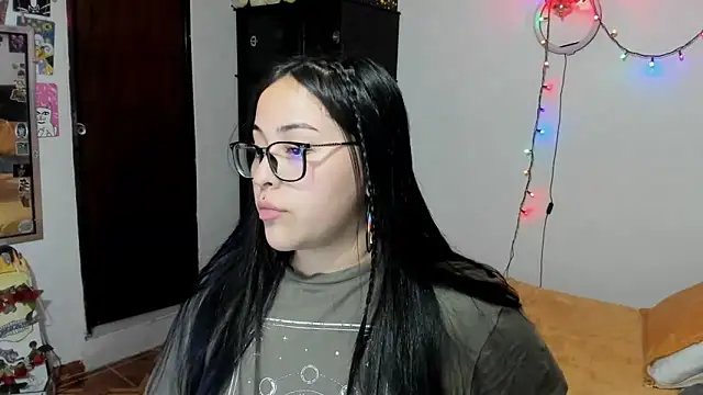 Snapshot of persefone_core chatting on December 5, 3:59 am persefone core online show from December 5, 3:59 am